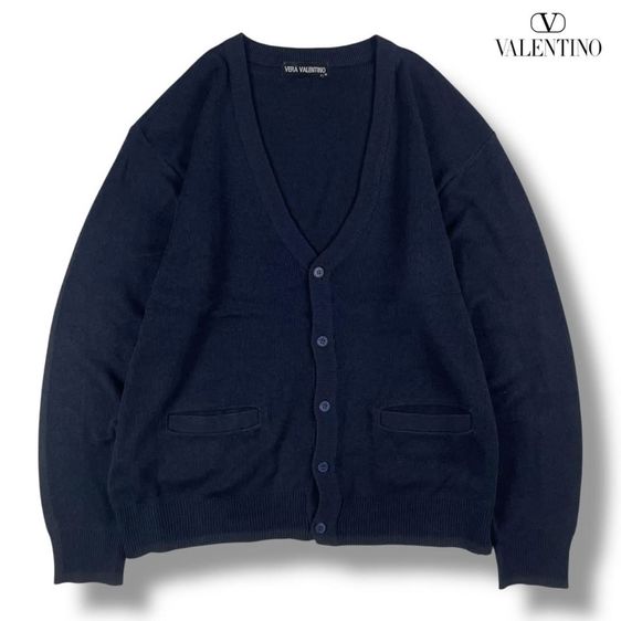 อื่นๆ อื่นๆ แขนยาว เสื้อแจ็คเก็ต | เสื้อคลุม อื่นๆ เสื้อกันหนาวไหมพรม VALENTINO กระเป๋าชายล่างแท้ 💯 size L ขนาด อก 22.5 ยาว 265 นิ้ว สภาพใหม่มาก ทรงสวย เนื้อผ้าหนานุ่ม หายากน่าสะสมครับ