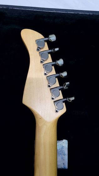 กีต้าร์ไฟฟ้า ยี่ห้อ Fernandes SSH-FR 22Fret Made in Japan(ไม่รวมฮาร์ดเคส)
COLOR : Black
NECK : Maple 
FINGER BOARD :ROSEWOOD 22F
BODYสภาพสวย รูปที่ 6