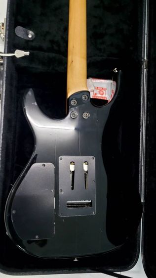 กีต้าร์ไฟฟ้า ยี่ห้อ Fernandes SSH-FR 22Fret Made in Japan(ไม่รวมฮาร์ดเคส)
COLOR : Black
NECK : Maple 
FINGER BOARD :ROSEWOOD 22F
BODYสภาพสวย รูปที่ 8