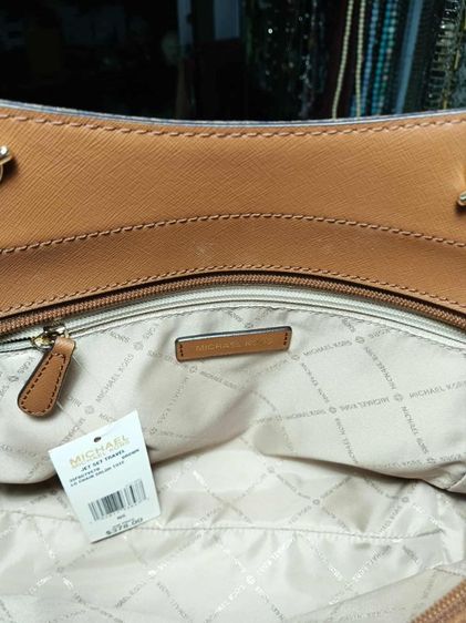กระเป๋า MICHAEL KORS JET set travel รูปที่ 6