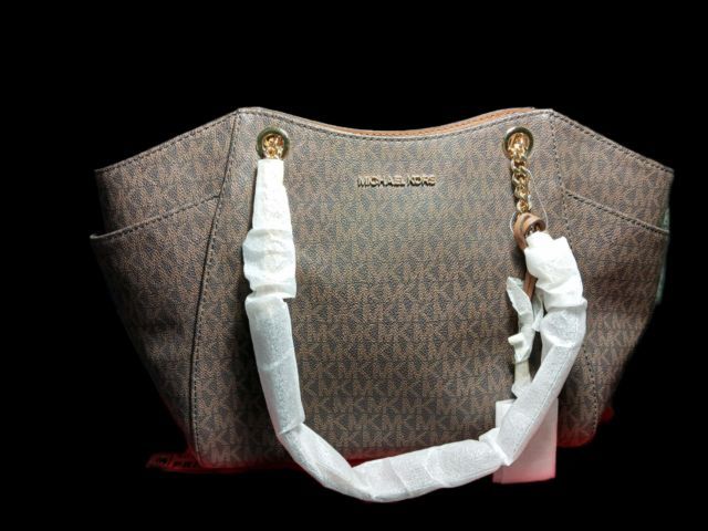 กระเป๋า MICHAEL KORS JET set travel รูปที่ 3