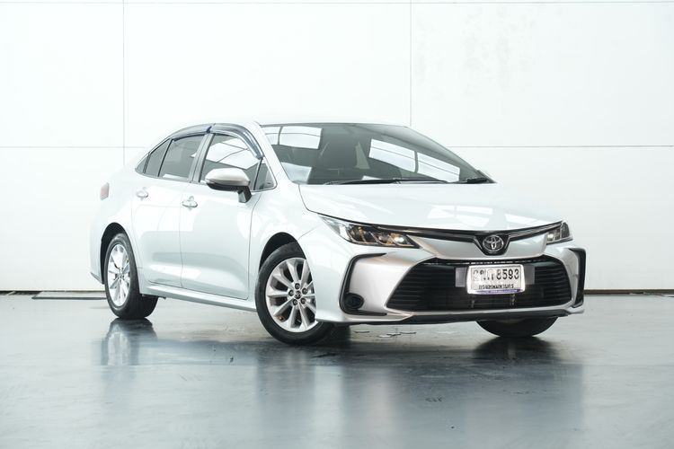 รถ Toyota Altis 1.6 G สี ขาว