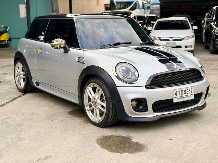 MINI Cooper S รุ่นพิเศษ ทั้งสวยทั้งคลาสสิค