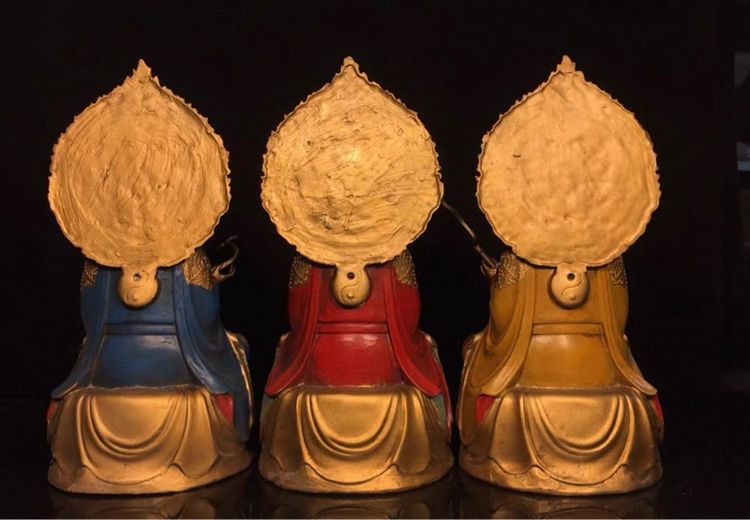 🕉️ รูปปั้นทองเหลืองของสามผู้บริสุทธิ์  รูปที่ 4