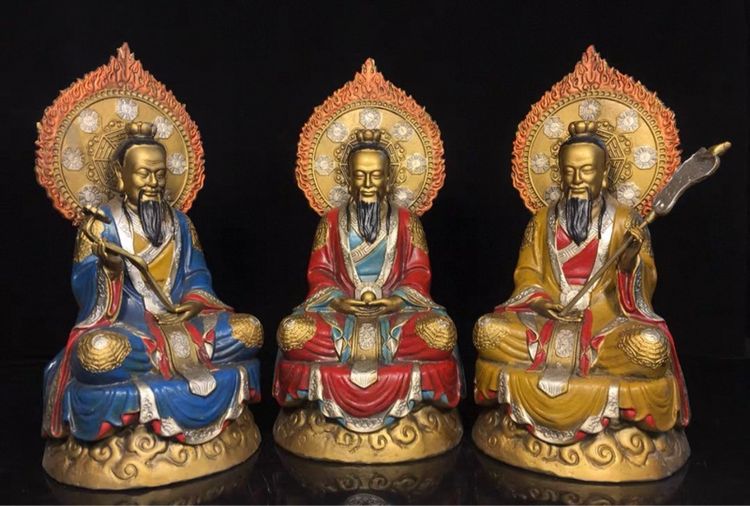 🕉️ รูปปั้นทองเหลืองของสามผู้บริสุทธิ์  รูปที่ 2