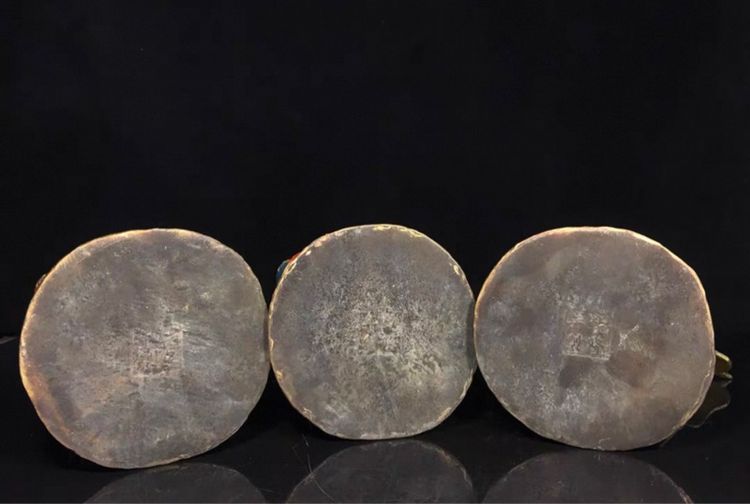 🕉️ รูปปั้นทองเหลืองของสามผู้บริสุทธิ์  รูปที่ 3