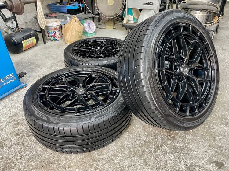 ล้อ SSW ขอบ 20” 6 รู 130 กว้าง 8.5 ET40 ใส่ MAJESTY HIACE หน้ายาว ยาง MARSHAL 245-45R20 ปี 25 ดอกยางสวยสวย ตุ่มหน้ายางยังเห็นอยู่ รูปที่ 2