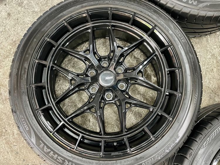 ล้อ SSW ขอบ 20” 6 รู 130 กว้าง 8.5 ET40 ใส่ MAJESTY HIACE หน้ายาว ยาง MARSHAL 245-45R20 ปี 25 ดอกยางสวยสวย ตุ่มหน้ายางยังเห็นอยู่ รูปที่ 7