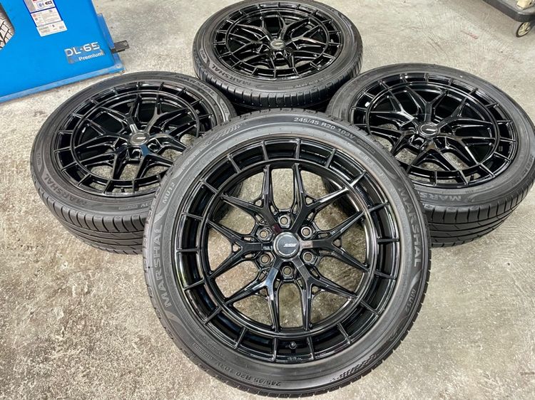 ล้อ SSW ขอบ 20” 6 รู 130 กว้าง 8.5 ET40 ใส่ MAJESTY HIACE หน้ายาว ยาง MARSHAL 245-45R20 ปี 25 ดอกยางสวยสวย ตุ่มหน้ายางยังเห็นอยู่ รูปที่ 3
