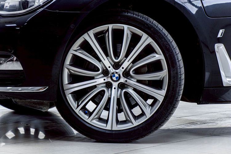 BMW Series 7 2017 740Le Sedan ปลั๊กอินไฮบริด (PHEV) ไม่ติดแก๊ส เกียร์อัตโนมัติ ดำ รูปที่ 4