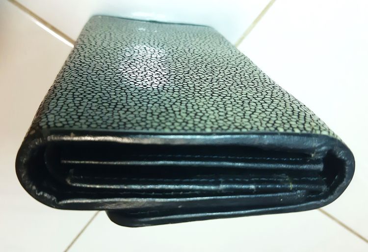 👛🌊✨ กระเป๋าสตางค์ ใส่ธนบัตร 3 พับ 🐟 หนังปลากระเบนแท้ ขัดเรียบพิเศษ Genuine Polished Stingray Leather Wallet Trifold รูปที่ 6
