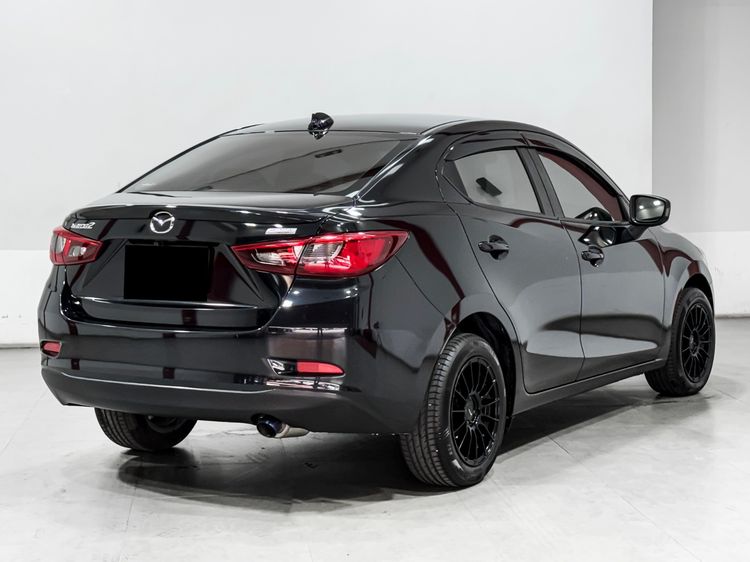 Mazda Mazda 2 2017 1.3 High Connect Sedan เบนซิน เกียร์อัตโนมัติ ดำ รูปที่ 4