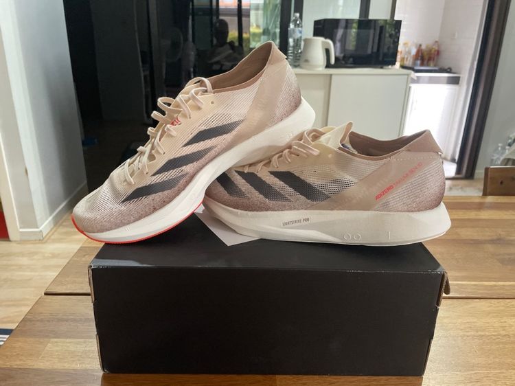 รองเท้าวิ่ง adidas