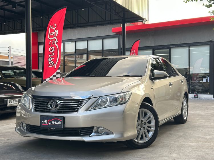 รถ Toyota Camry 2.0 G สี น้ำตาล