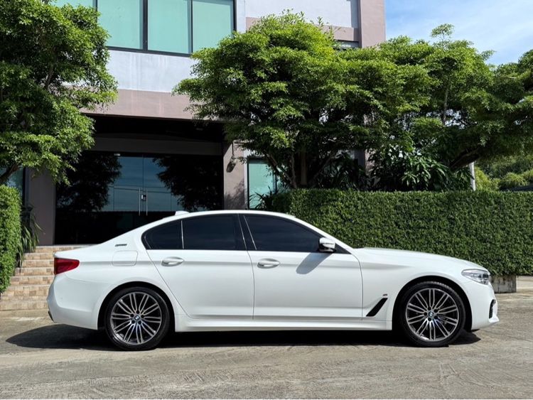 BMW Series 5 2019 530e Sedan ปลั๊กอินไฮบริด (PHEV) ไม่ติดแก๊ส เกียร์อัตโนมัติ ขาว รูปที่ 2
