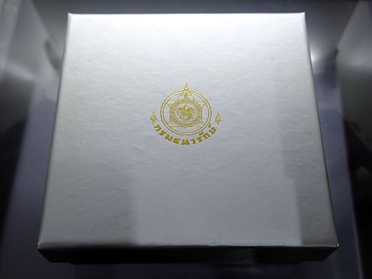 เหรียญ 800 บาท เนื้อเงินขัดเงา ที่ระลึกเฉลิมพระชนมพรรษา 5 รอบ รัชกาลที่10 พ.ศ.2555 อุปกรณ์ครบ รูปที่ 8