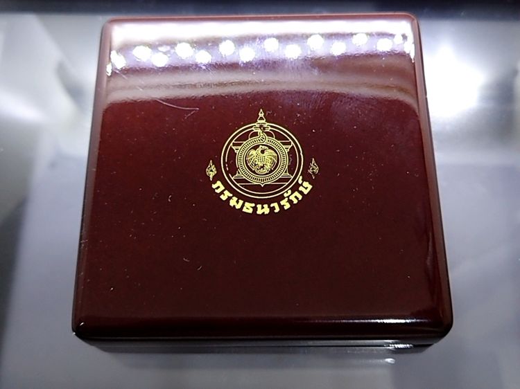 เหรียญ 800 บาท เนื้อเงินขัดเงา ที่ระลึกเฉลิมพระชนมพรรษา 5 รอบ รัชกาลที่10 พ.ศ.2555 อุปกรณ์ครบ รูปที่ 7