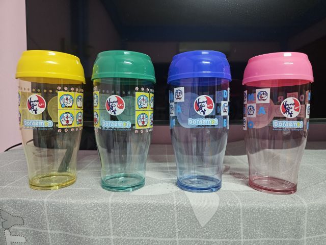 แก้วน้ำโดเรม่อนแบบใสของสะสมKFC รูปที่ 4