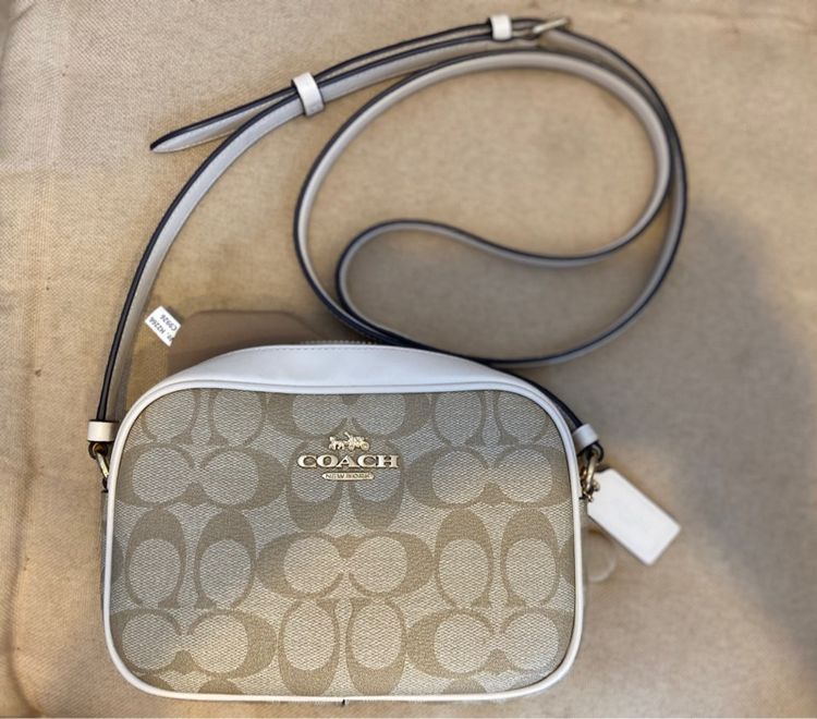 หญิง อื่นๆ อื่นๆ กระเป๋าสะพายข้าง COACH สีครีม แท้ และใหม่มาก