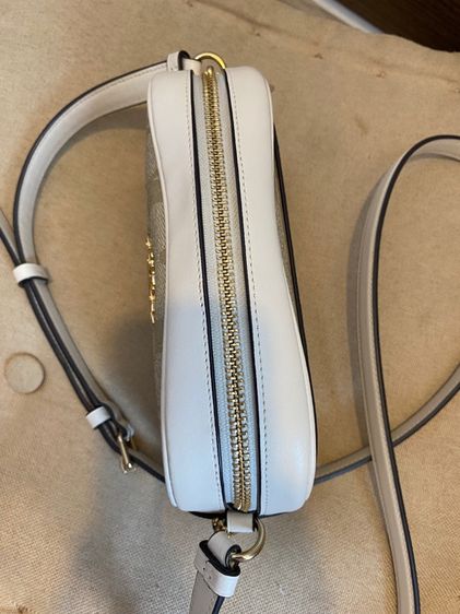 กระเป๋าสะพายข้าง COACH สีครีม แท้ และใหม่มาก รูปที่ 6