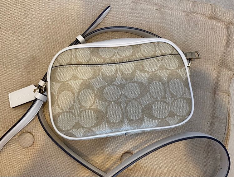 กระเป๋าสะพายข้าง COACH สีครีม แท้ และใหม่มาก รูปที่ 7
