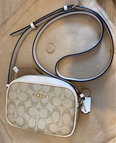กระเป๋าสะพายข้าง COACH สีครีม แท้ และใหม่มาก รูปที่ 2