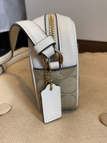 กระเป๋าสะพายข้าง COACH สีครีม แท้ และใหม่มาก รูปที่ 4