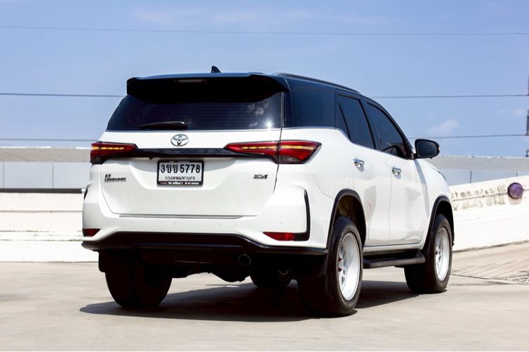 Toyota Fortuner 2020 2.8 LEGENDER 4WD AT Utility-car ดีเซล ไม่ติดแก๊ส เกียร์อัตโนมัติ ขาว รูปที่ 2