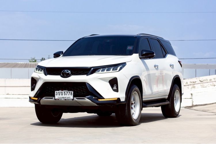 Toyota Fortuner 2020 2.8 LEGENDER 4WD AT Utility-car ดีเซล ไม่ติดแก๊ส เกียร์อัตโนมัติ ขาว รูปที่ 3