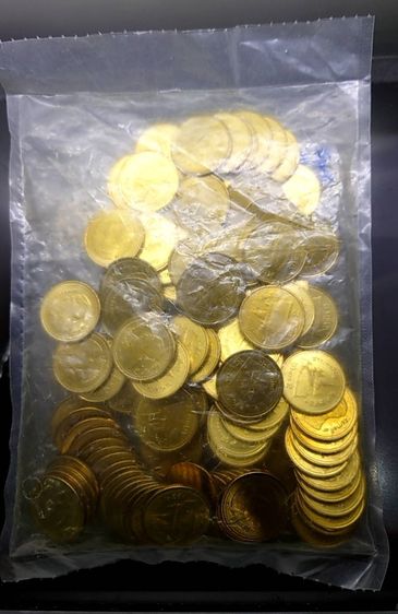 เหรียญยกถุง (100 เหรียญ) เหรียญ 2 บาท หมุนเวียน ปี พ.ศ.2551 สีทอง ไม่ผ่านใช้ ติดลำดับหายาก ลำดับ 2 รูปที่ 4