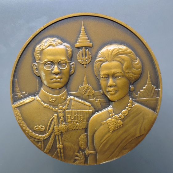 เหรียญทองแดง 7 เซน ที่ระลึกครบ 50 ปี พระบรมราชาภิเษก สมรส ปี 2543 พร้อมกล่องเดิม รูปที่ 2
