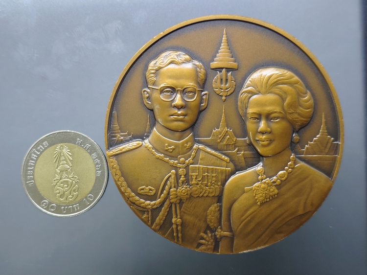 เหรียญทองแดง 7 เซน ที่ระลึกครบ 50 ปี พระบรมราชาภิเษก สมรส ปี 2543 พร้อมกล่องเดิม รูปที่ 5