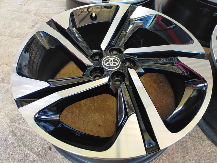 15" แม็กโตโยต้า ขอบ18 กว้าง7 et40 สีเดิมป้ายแดง ใส่ เวลอส ยาริสครอส altis เฟียสต้า พรูส วิช อื่นๆ 5 รู 100