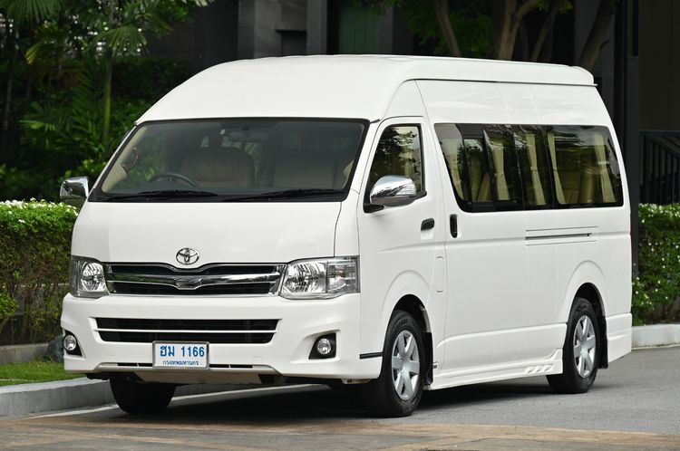 รถ Toyota Commuter 3.0 สี ขาว