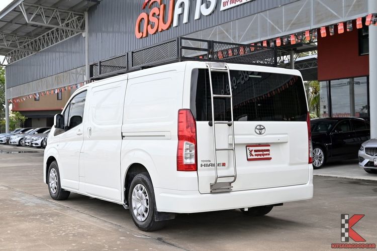 Toyota Hiace 2020 2.8 economy Van ดีเซล ไม่ติดแก๊ส เกียร์ธรรมดา ขาว รูปที่ 3