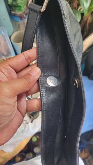 กระเป๋า GUCCI Embossed Horsebit Logo Hobo Black สภาพผ่านการใช้ รูปที่ 3