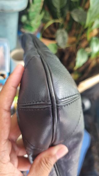 กระเป๋า GUCCI Embossed Horsebit Logo Hobo Black สภาพผ่านการใช้ รูปที่ 9