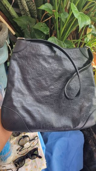 กระเป๋า GUCCI Embossed Horsebit Logo Hobo Black สภาพผ่านการใช้