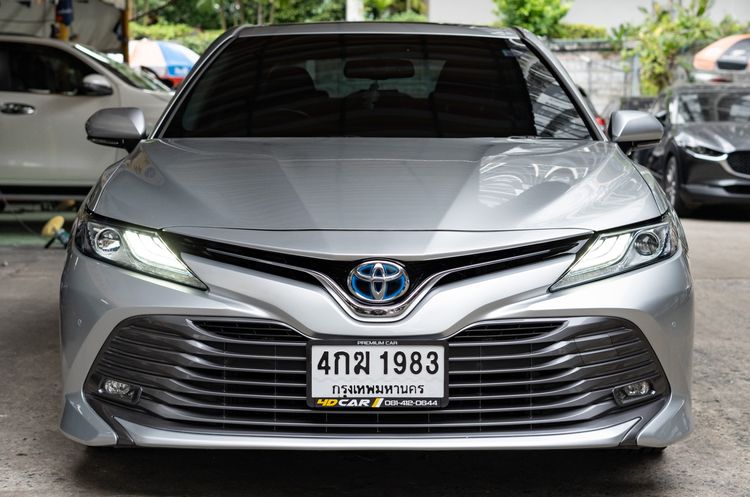 รถ Toyota Camry 2.5 HV สี เทา
