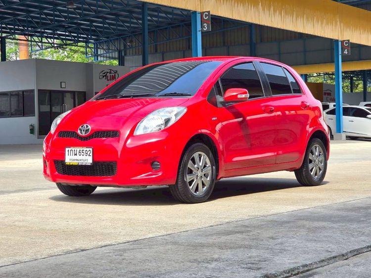 Toyota Yaris 1.5 E ปี2013 สีแดง