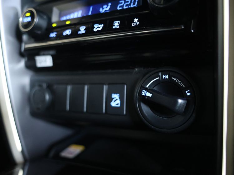 Toyota Fortuner 2021 2.8 Legender 4WD Utility-car ดีเซล ไม่ติดแก๊ส เกียร์อัตโนมัติ ดำ รูปที่ 3