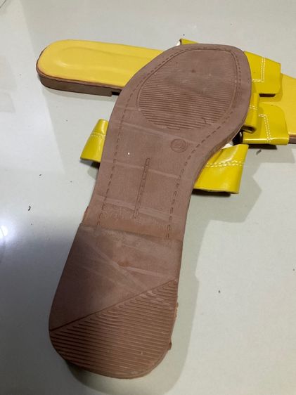 รองเท้าหนังPVC รองเท้าแฟชั่นเกาหลี เบอร์ 40 (ยาว 25 ซม) มือหนึ่ง มีสีเหลืองและสีฟ้า รูปที่ 3