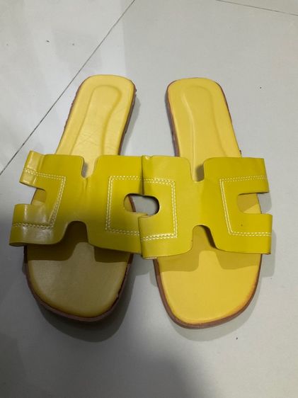 รองเท้าหนังPVC รองเท้าแฟชั่นเกาหลี เบอร์ 40 (ยาว 25 ซม) มือหนึ่ง มีสีเหลืองและสีฟ้า รูปที่ 2