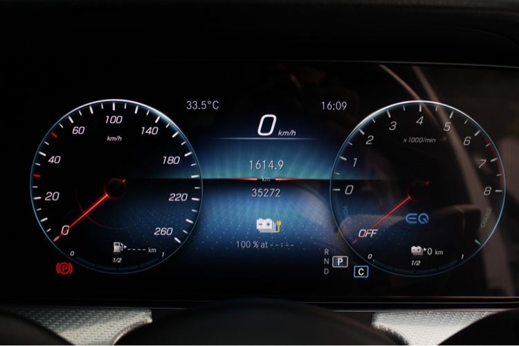 Mercedes-Benz E-Class 2022 E300e Sedan ปลั๊กอินไฮบริด (PHEV) เกียร์อัตโนมัติ ขาว รูปที่ 4