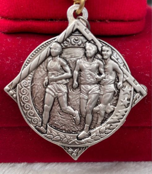 ราคาต่อชิ้น ปี 2542 - เก่าราว 26 ปี เหรียญที่ระลึก เหรียญวิ่งตราสัญลักษณ์เฉลิมพระเกียรติ 72 พรรษา 5 ธันวาคม 2542 ในหลวง รัชกาลที่ 9 รูปที่ 4