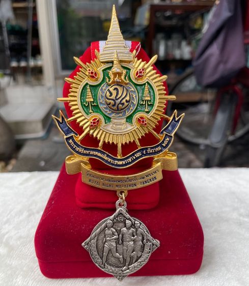 ราคาต่อชิ้น ปี 2542 - เก่าราว 26 ปี เหรียญที่ระลึก เหรียญวิ่งตราสัญลักษณ์เฉลิมพระเกียรติ 72 พรรษา 5 ธันวาคม 2542 ในหลวง รัชกาลที่ 9 รูปที่ 2