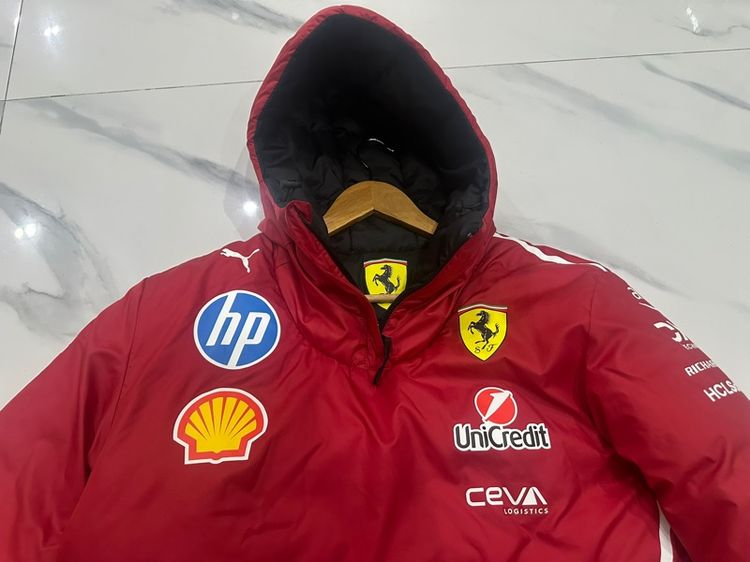 แจ๊คเก็ตกันหนาวขนเป็ด ใส่ได้ 2 ด้าน Puma Scuderia Ferrari F1 2025 Team reversible jacket ของแท้ 💯