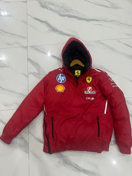 แจ๊คเก็ตกันหนาวขนเป็ด ใส่ได้ 2 ด้าน Puma Scuderia Ferrari F1 2025 Team reversible jacket ของแท้ 💯 รูปที่ 2