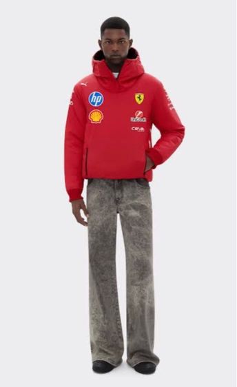 แจ๊คเก็ตกันหนาวขนเป็ด ใส่ได้ 2 ด้าน Puma Scuderia Ferrari F1 2025 Team reversible jacket ของแท้ 💯 รูปที่ 8