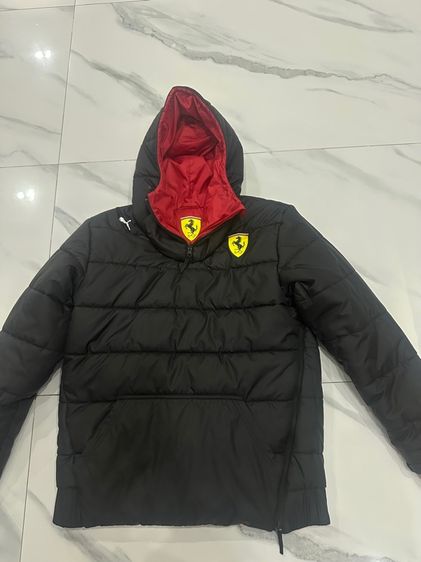 แจ๊คเก็ตกันหนาวขนเป็ด ใส่ได้ 2 ด้าน Puma Scuderia Ferrari F1 2025 Team reversible jacket ของแท้ 💯 รูปที่ 5